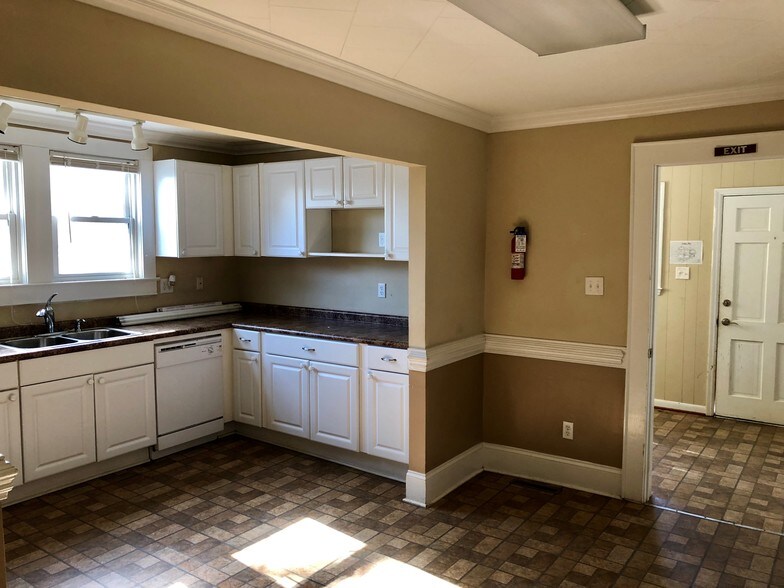 More Photos Of 1090 Boiling Springs Rd, Spartanburg Office For Sale