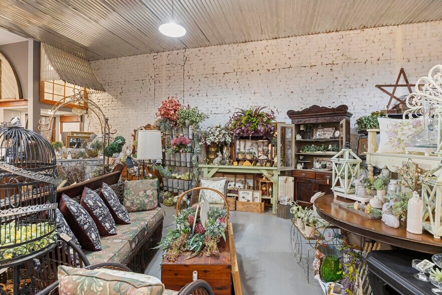 More Photos Of 128 S 6th St, Plattsmouth Storefront Retail Residential For Sale