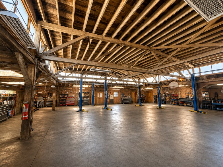 More Photos Of 488 25th St, Oakland Auto Repair For Sale