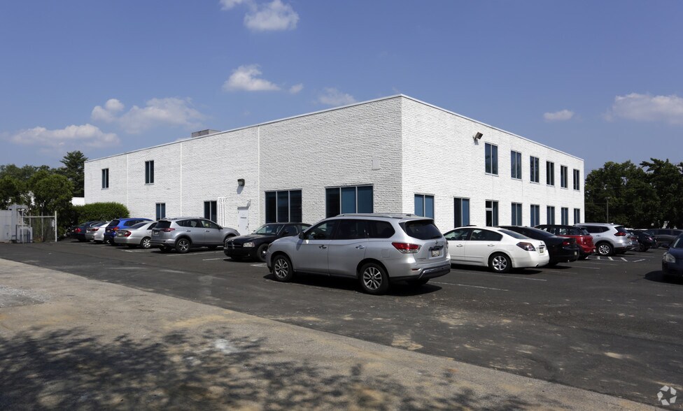 More Photos Of 414 Commerce Dr, Fort Washington Office For Lease