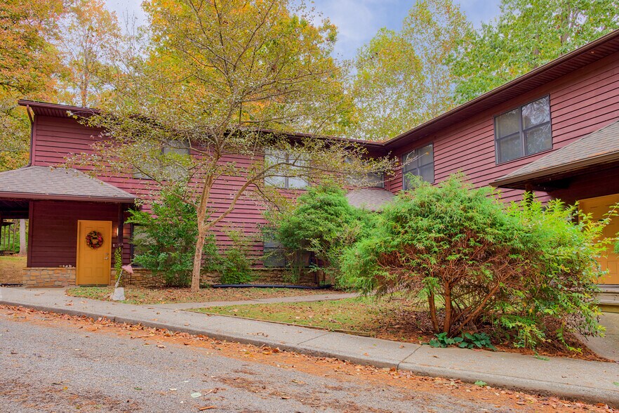 More Photos Of 1533 Arbors Ln, Bloomington Apartments For Sale