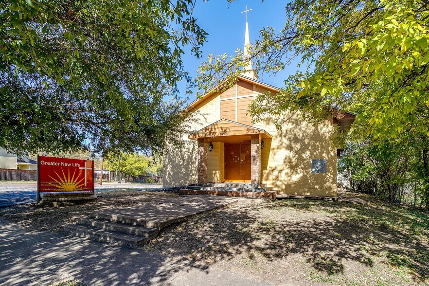 More Photos Of 1201 Bessie St, Fort Worth Flex For Sale