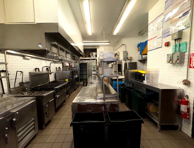 More Photos Of 115 Berry St, Brooklyn Storefront For Lease