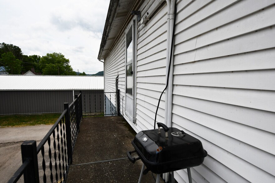 More Photos Of 727 River Dr, Irvine Apartments For Sale