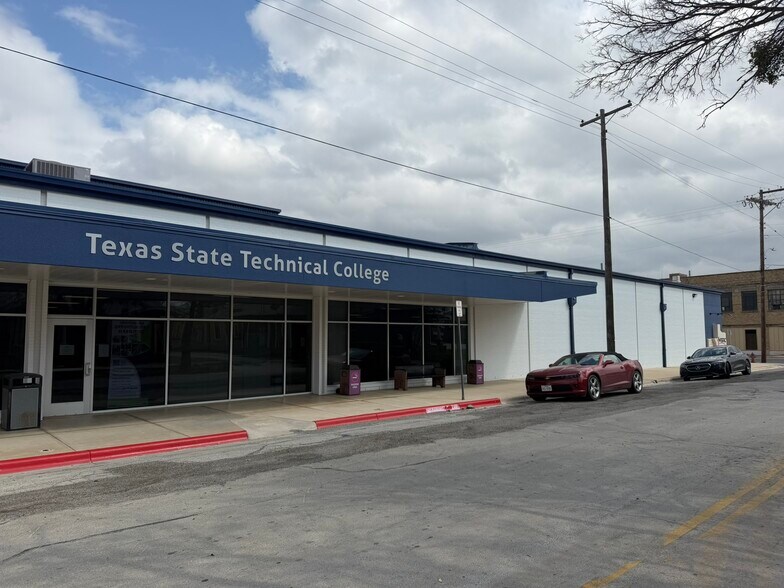 More Photos Of 401 Main St, Brownwood Apartments For Sale