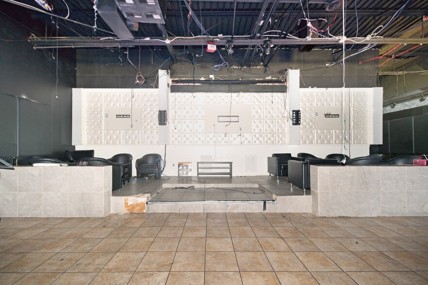 More Photos Of 13901 Michigan Ave, Dearborn Restaurant For Sale