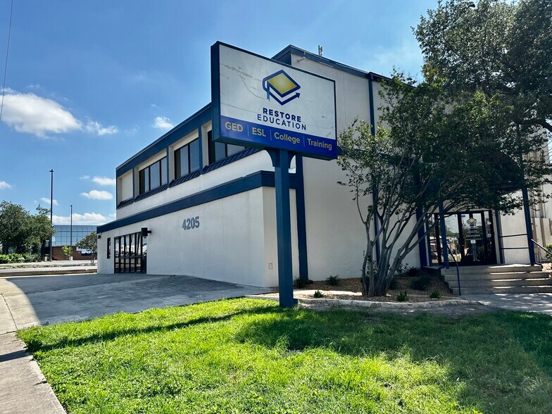 More Photos Of 4205 San Pedro Ave, San Antonio Schools For Lease