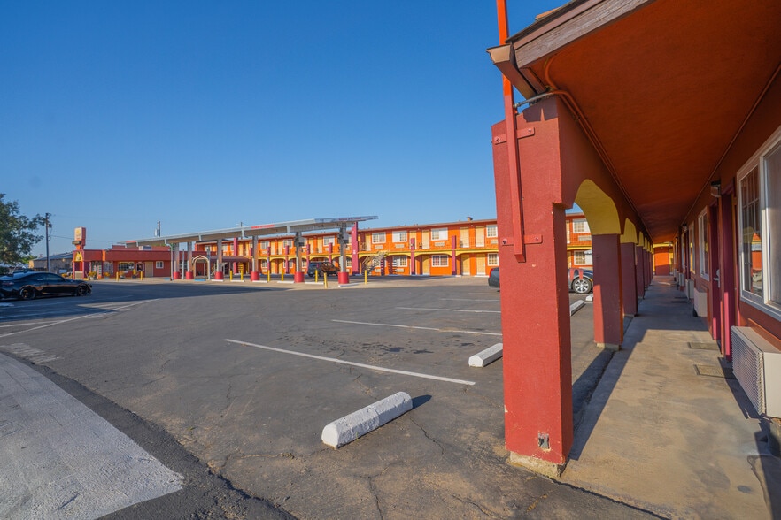 More Photos Of 839 W Pacheco Blvd, Los Banos Hotel For Sale
