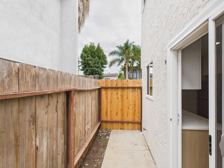 More Photos Of 221 S Nevada St, Oceanside Apartments For Sale