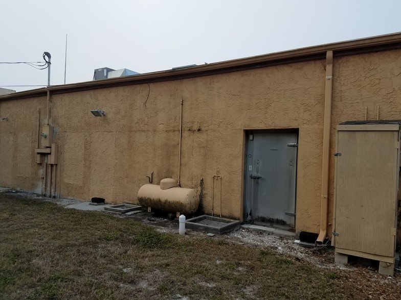 More Photos Of 2080 Constitution Blvd, Sarasota Freestanding For Sale