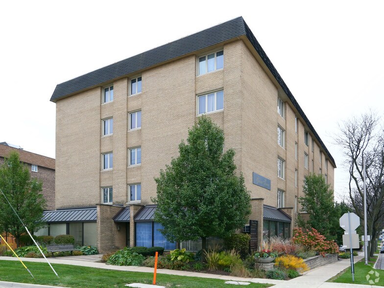 More Photos Of 5133 Washington St, Downers Grove Apartments For Lease