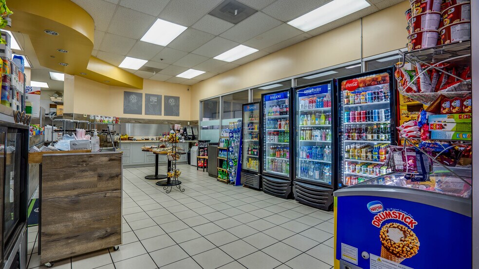 More Photos Of 1015 Crocker St, Los Angeles General Retail For Sale