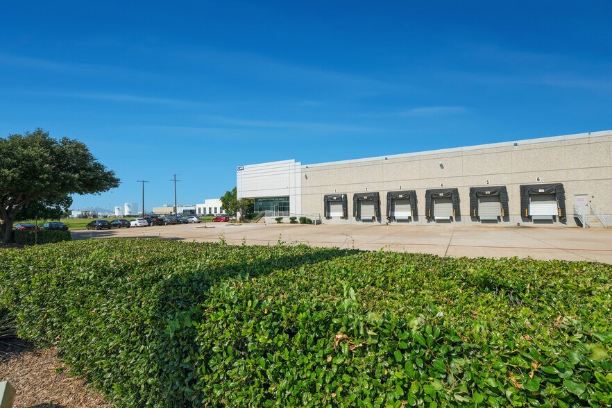 More Photos Of 1825 Westpark Dr, Grand Prairie Warehouse For Lease
