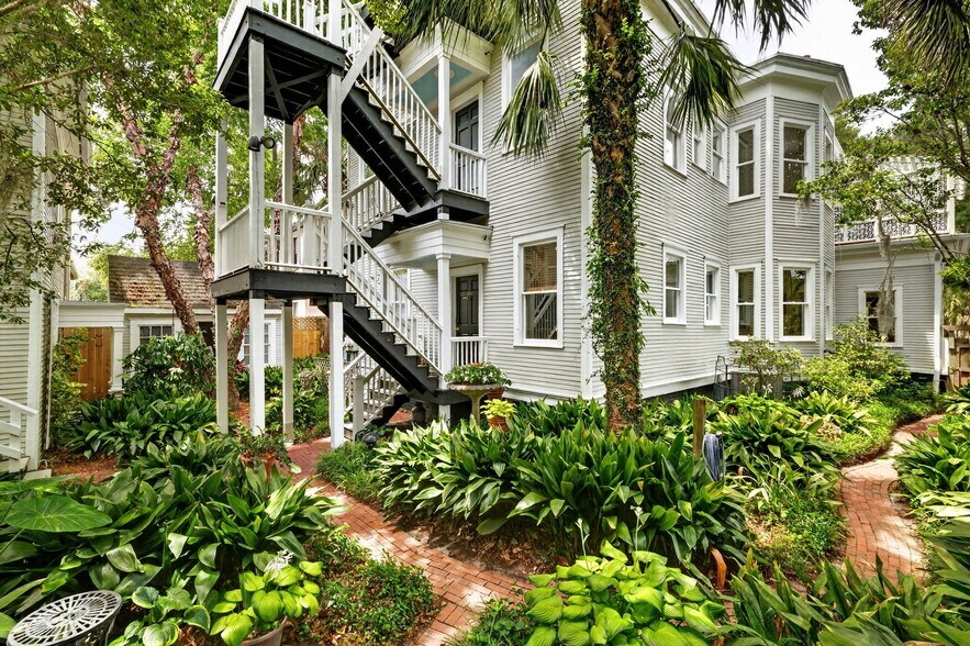More Photos Of 107 E 35th St, Savannah Office For Sale