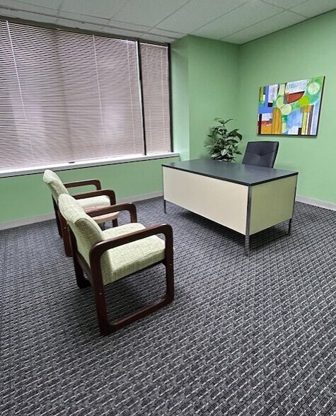 More Photos Of 300 Olive St, Texarkana Office For Lease