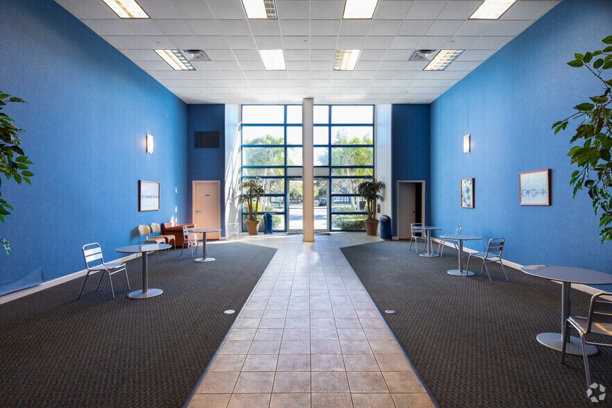 More Photos Of 1500 Independence Blvd, Sarasota Warehouse For Lease