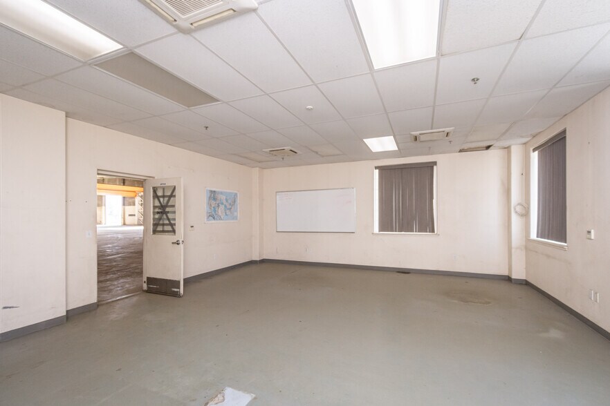 More Photos Of 2901 Apron Ave, Atwater Warehouse For Sale