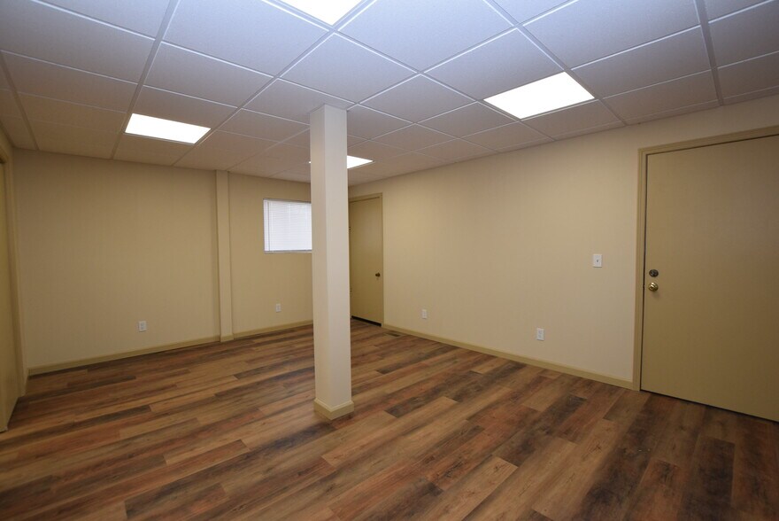 More Photos Of 604 E Main St, Saint Paris Office For Lease