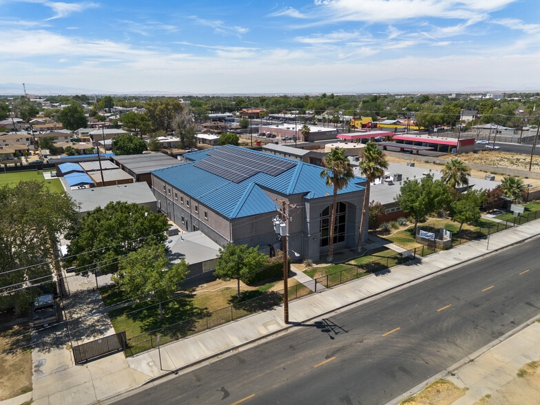 Primary Photo Of 44339 Beech Ave, Lancaster Schools For Lease