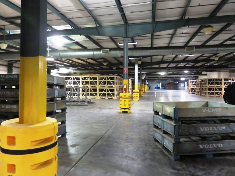 More Photos Of 113 Corporate Dr, Radford Manufacturing For Lease