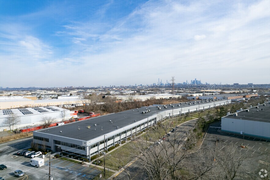More Photos Of 600 Meadowlands Pky, Secaucus Light Distribution For Lease