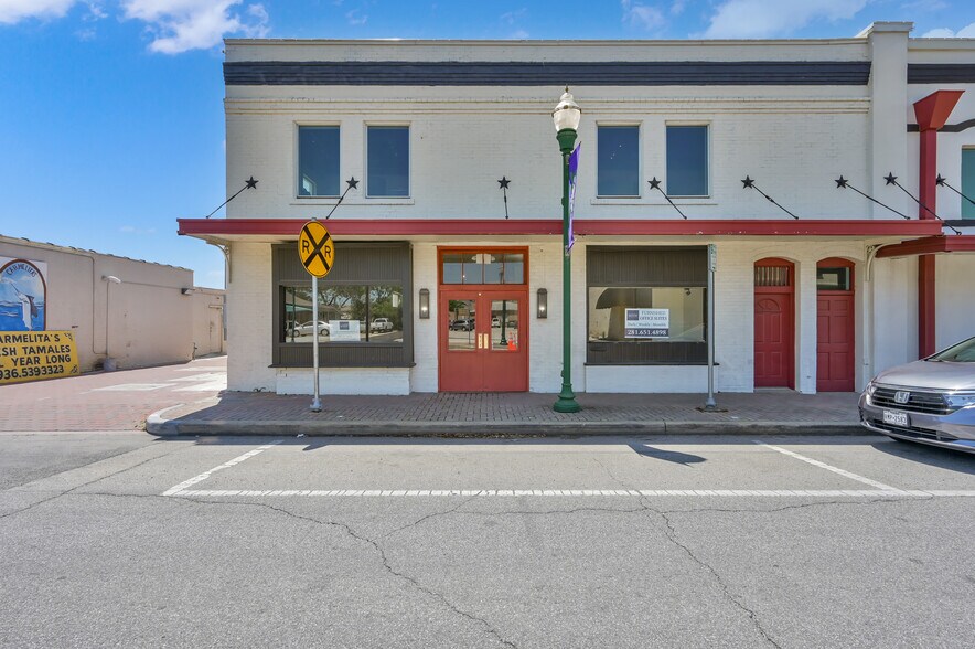 More Photos Of 336 N Main St, Conroe Loft Creative Space For Lease
