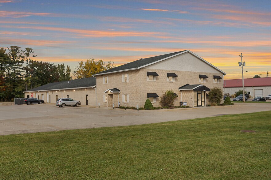 More Photos Of 2425 Medina Rd, Medina Office For Lease