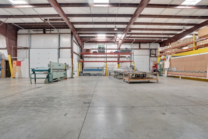 More Photos Of 1326 Progress Dr, Front Royal Flex For Sale