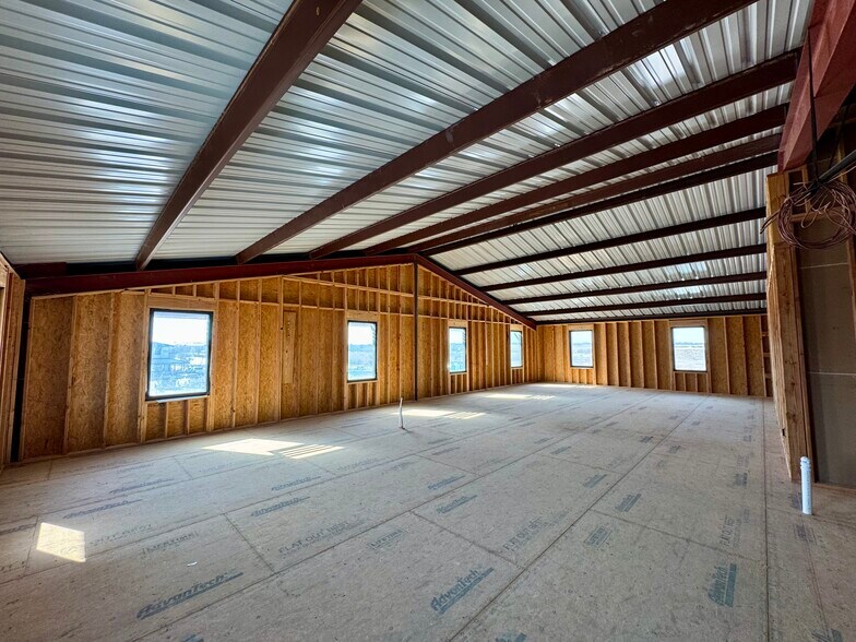 More Photos Of 105 McBar Dr, Jarrell Light Distribution For Lease