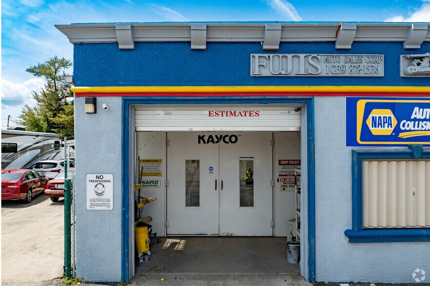 More Photos Of 2242 Fowler St, Fort Myers Service For Sale