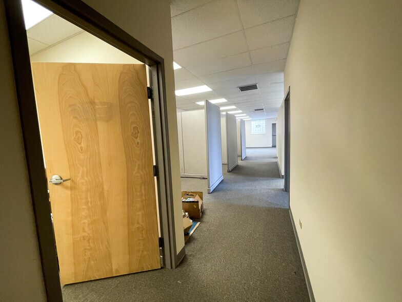 More Photos Of 6252 N Lincoln Ave, Chicago Office For Lease