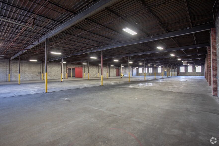 More Photos Of 88-92 Sunshine Rd, Kansas City Distribution For Lease