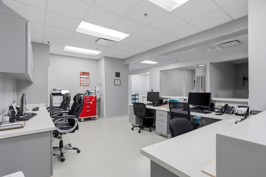 More Photos Of 160 Fountains Blvd, Madison Medical For Sale