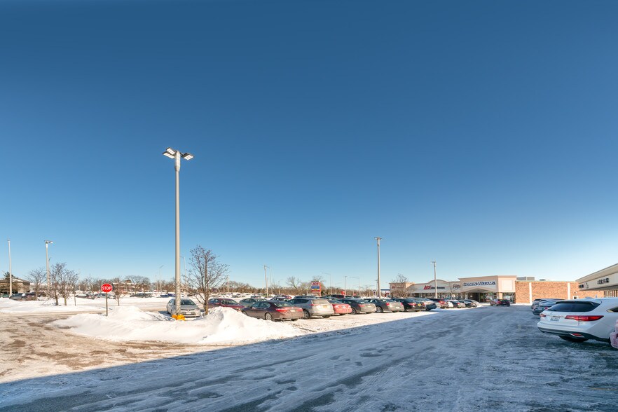 More Photos Of 675 W Golf Rd, Hoffman Estates Storefront For Lease