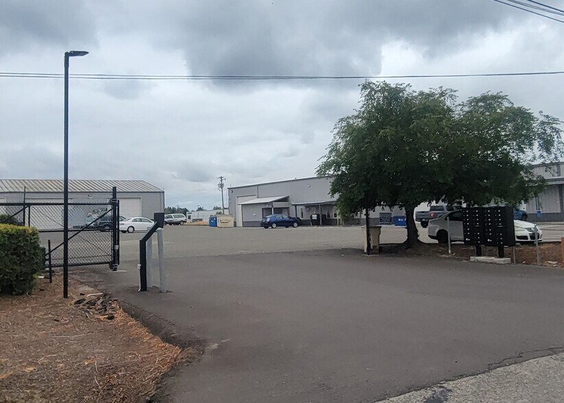 More Photos Of 2200 Three Lakes Rd SE, Albany Manufacturing For Lease