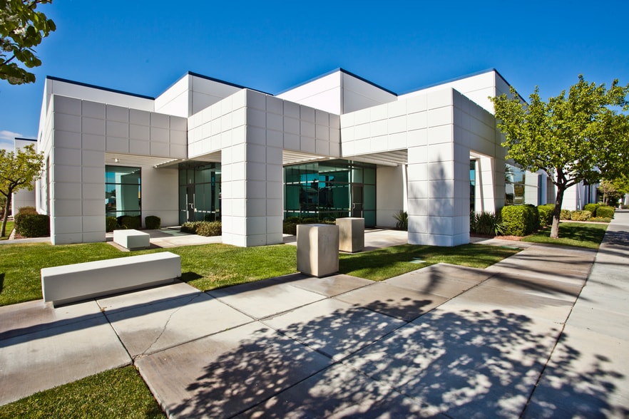 More Photos Of 7310 Smoke Ranch Rd, Las Vegas Unknown For Lease