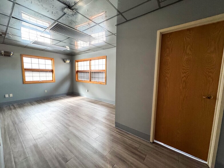 More Photos Of 687 Straits Tpke, Middlebury Medical For Lease