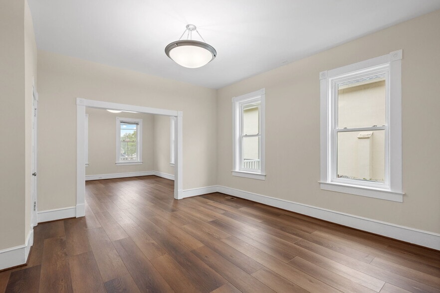 More Photos Of 8519 Chestnut Ave, Bowie Storefront For Sale