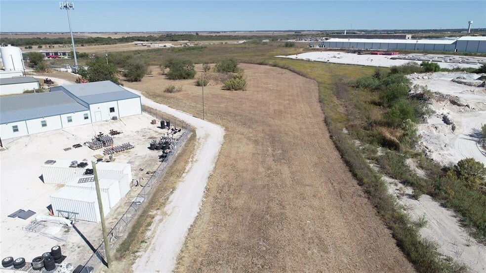 More Photos Of 117 Industrial Loop, Hillsboro Land For Lease