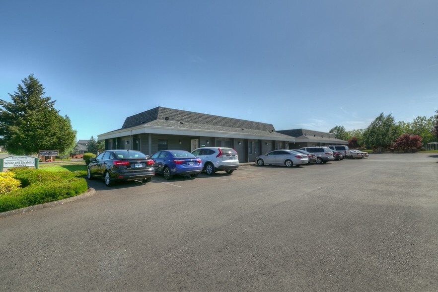 More Photos Of 1320-1326 Meridian Dr, Woodburn Office For Lease