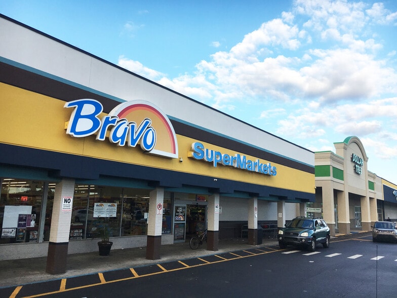 More Photos Of 933 Semoran Blvd, Orlando Unknown For Lease