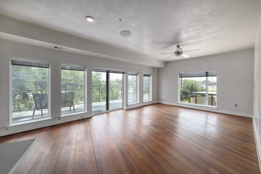 More Photos Of 6444 Burnet Rd, Austin Apartments For Sale