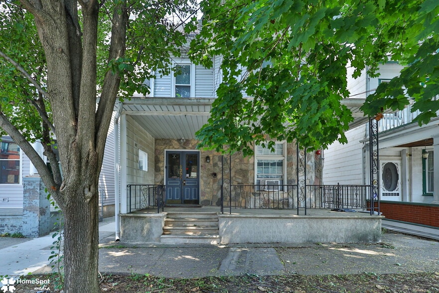 Primary Photo Of 1337 Washington St, Easton Multifamily For Sale