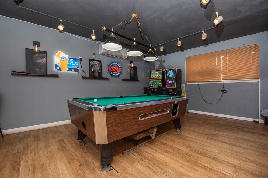 More Photos Of 932 Wyoming Ave, Scranton Bar For Sale