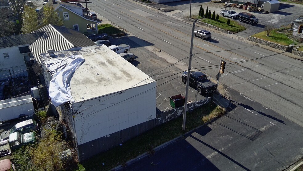 More Photos Of 600 S McKinley St, Bartonville Light Distribution For Sale