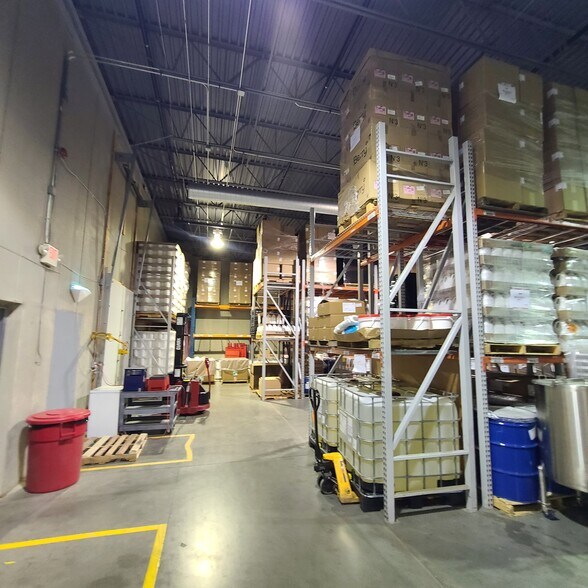 More Photos Of 2400 Pilot Knob Rd, Mendota Heights Light Manufacturing For Lease