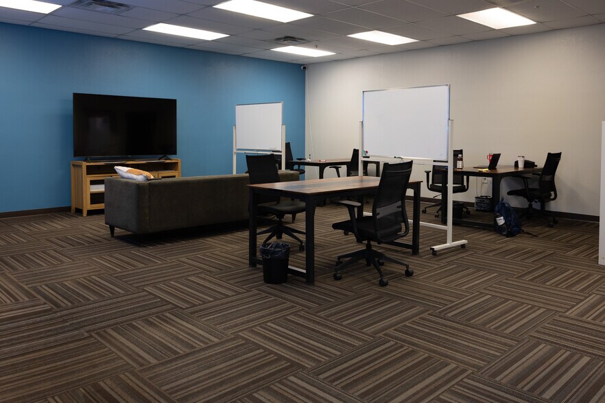 More Photos Of 2550 N Thunderbird Cir, Mesa Office For Sale