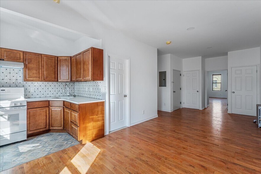 More Photos Of 37 Jewel St, Brooklyn Apartments For Sale
