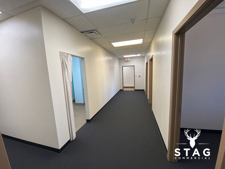 More Photos Of 3901 Airport Fwy, Bedford Office For Lease