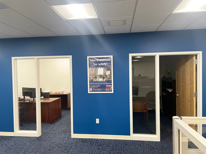 More Photos Of 7 Rockingham Rd, Windham Office For Lease